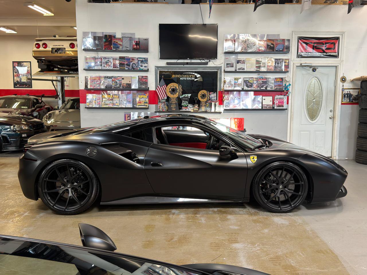 Used 2017 Ferrari 488 GTB RWD image 5