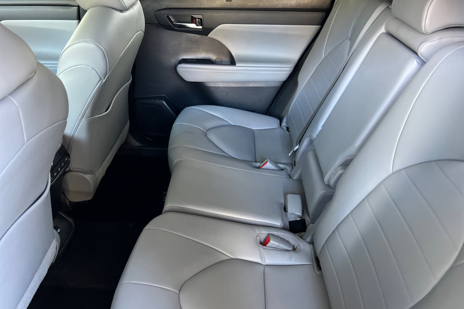 Certified 2022 Toyota Highlander XLE image 12