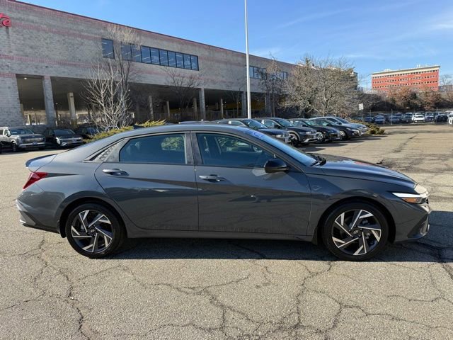 Certified 2025 Hyundai Elantra Sport image 21