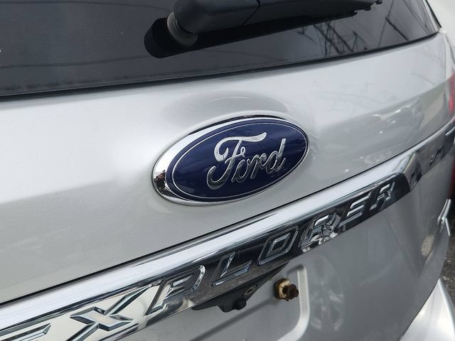 Used 2016 Ford Explorer Limited w/ Equipment Group 301A AWD/4WD image 4