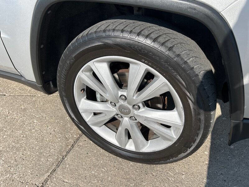 Used 2011 Jeep Grand Cherokee 70th Anniversary AWD/4WD image 9