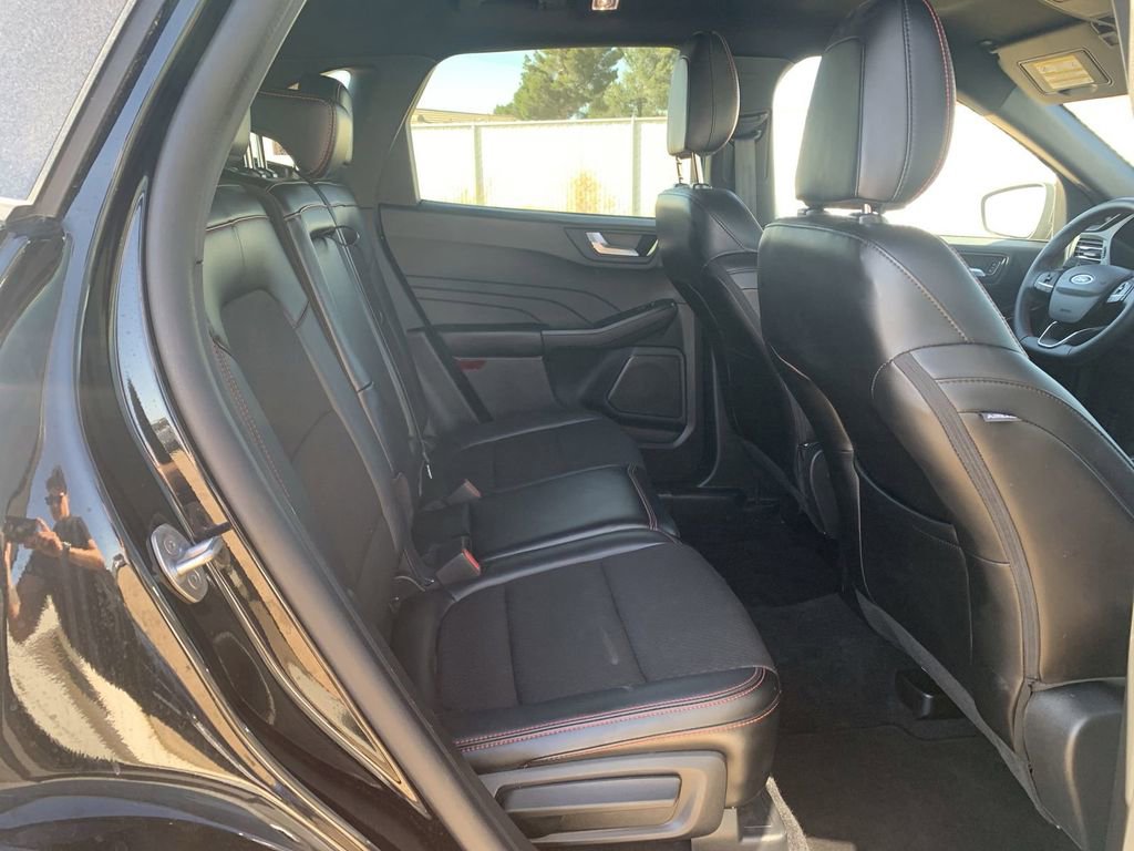 Used 2025 Ford Escape ST-Line image 25