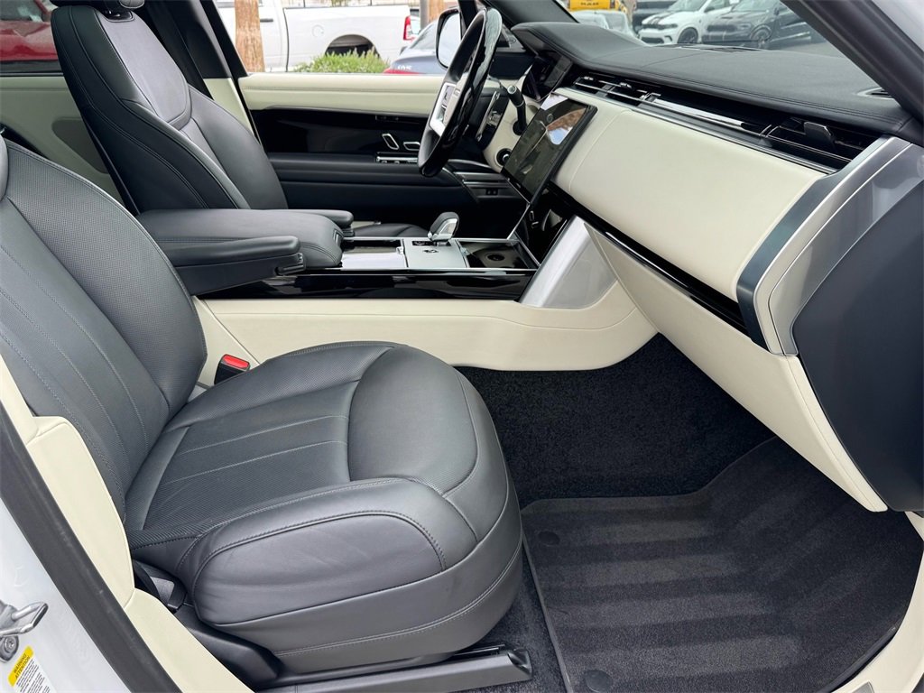 Used 2024 Land Rover Range Rover Long Wheelbase SE image 49