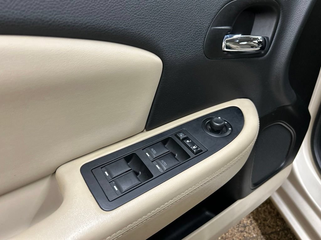 Used 2014 Chrysler 200 Limited FWD image 24