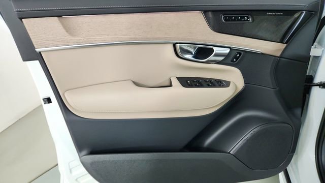 New 2026 Volvo XC90 T8 Plus w/ Protection Package Premier AWD/4WD image 9