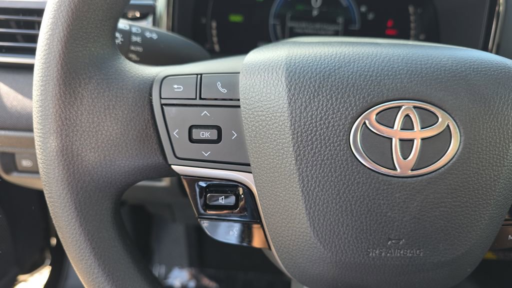 Used 2026 Toyota Camry LE image 33