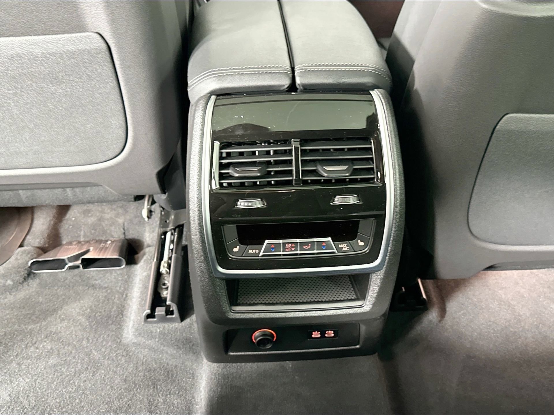 Certified 2026 BMW X7 xDrive40i w/ M Sport Package image 25