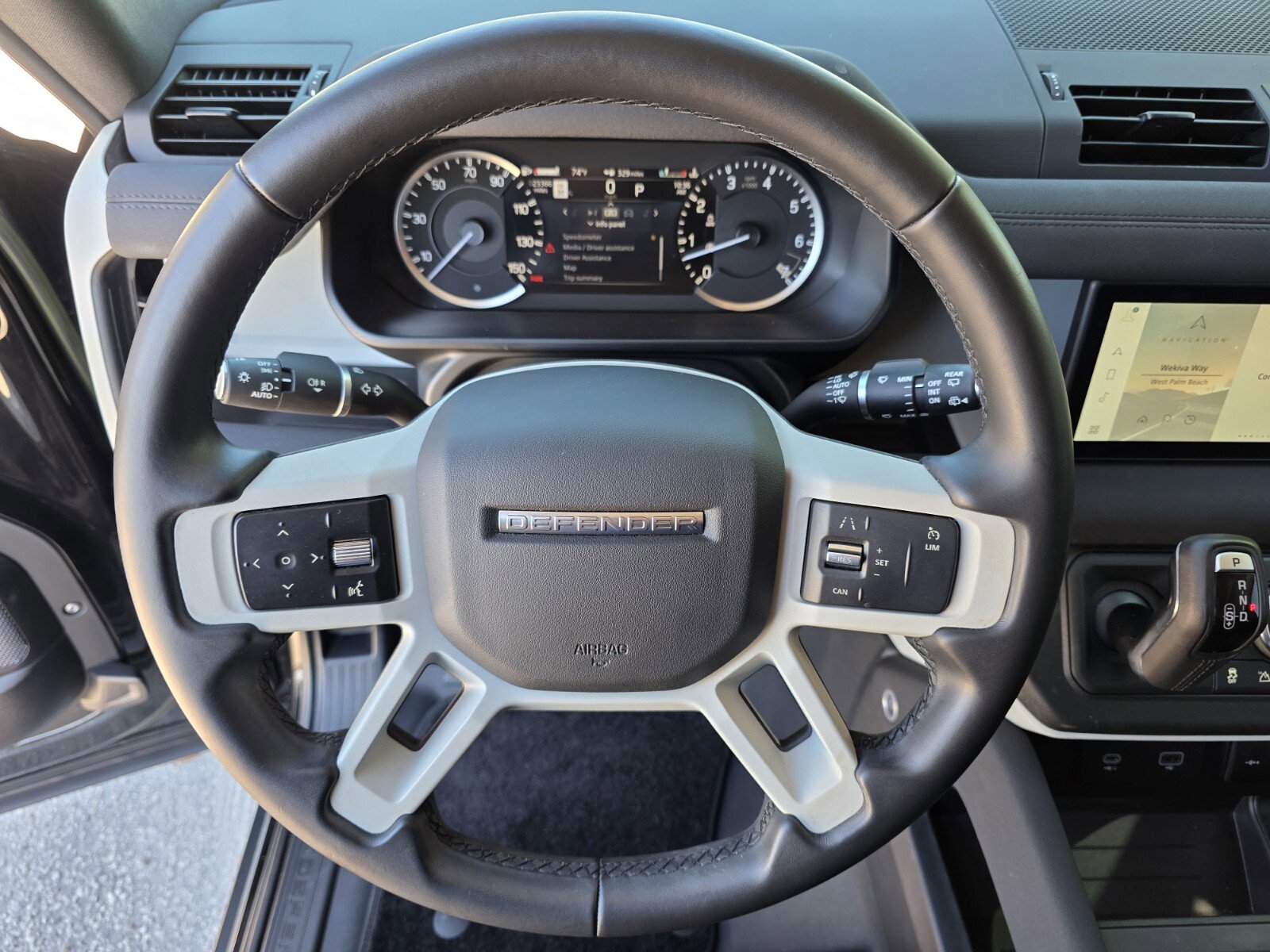 Used 2023 Land Rover Defender 110 image 17