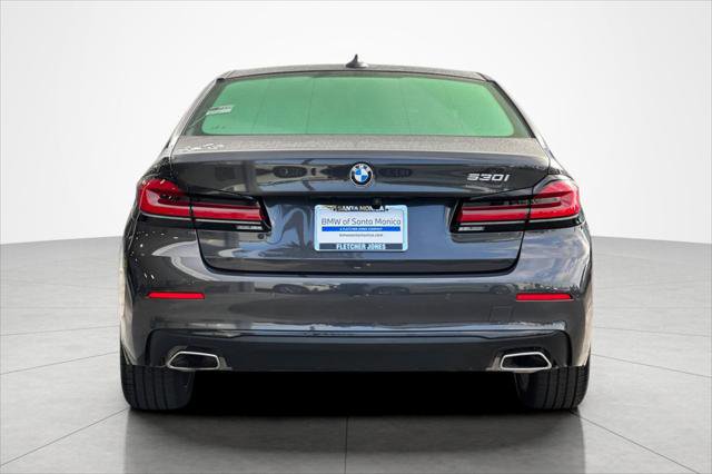 Used 2023 BMW 530i w/ Premium Package image 4