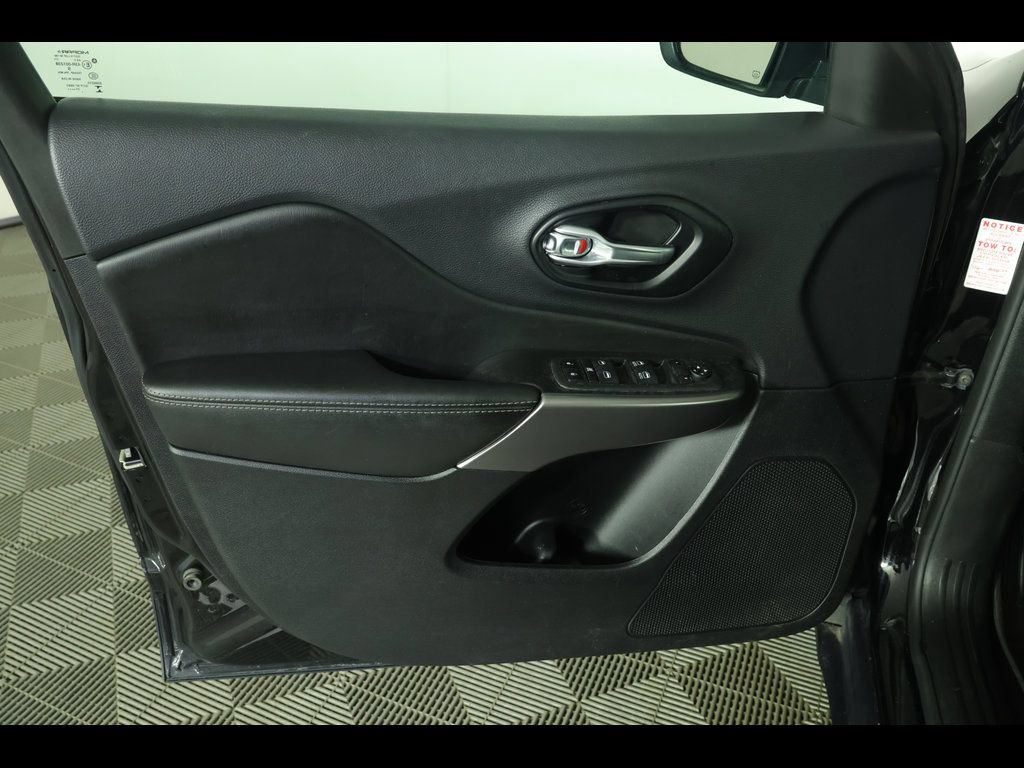 Used 2022 Jeep Cherokee Latitude Lux AWD/4WD image 23