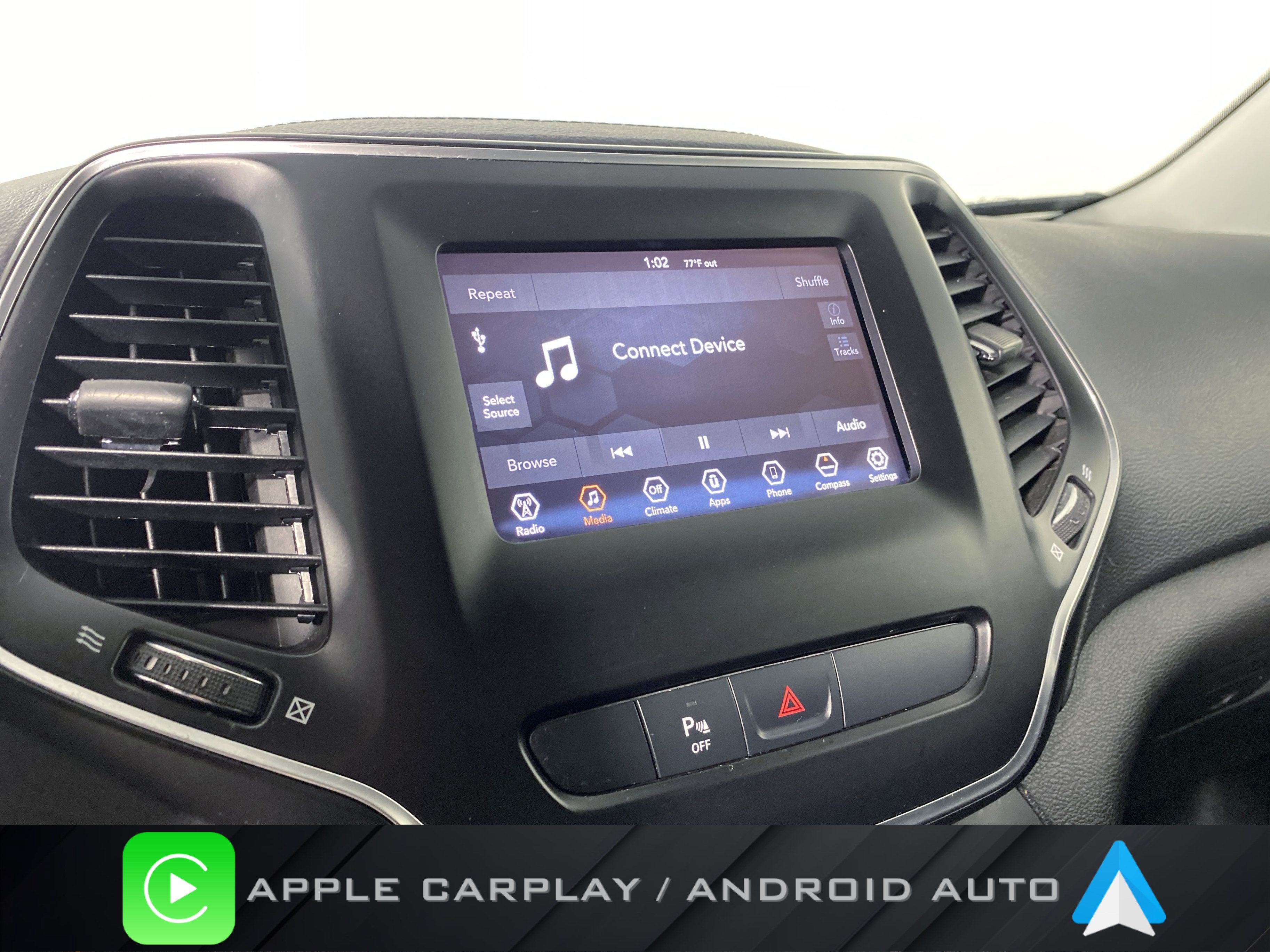 Used 2019 Jeep Cherokee Latitude Plus AWD/4WD image 2