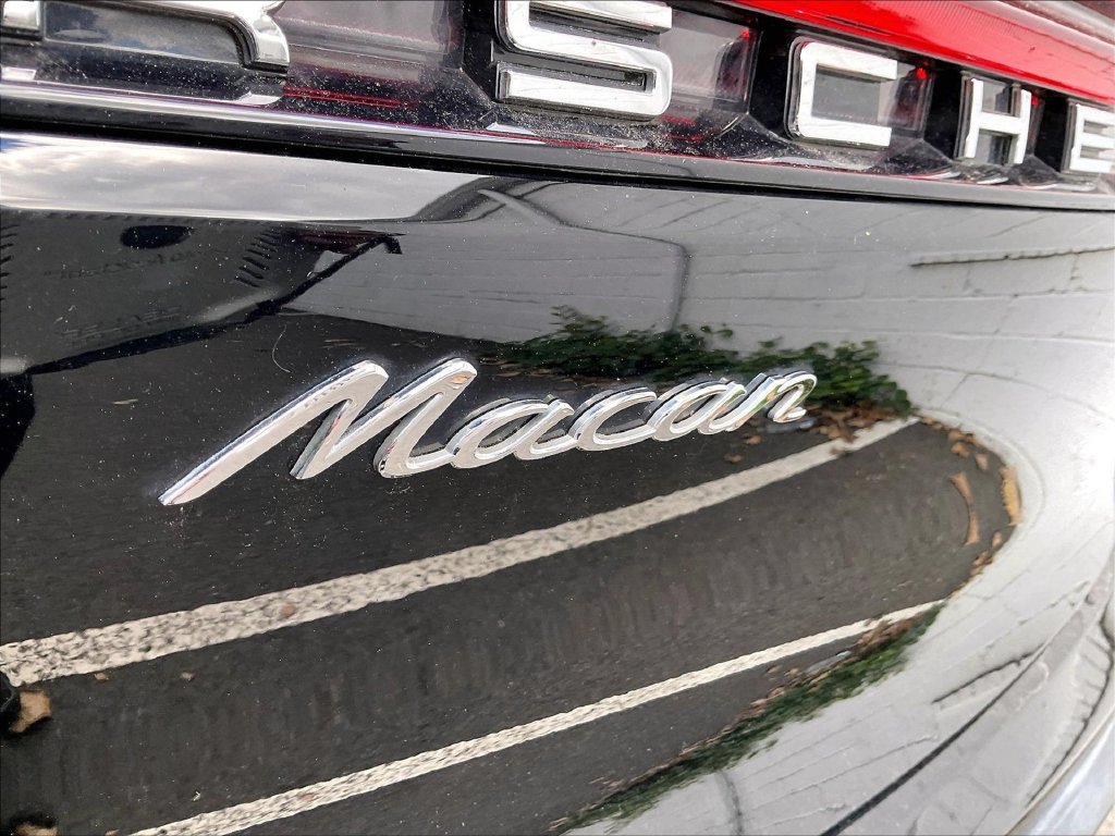 Certified 2023 Porsche Macan AWD/4WD image 33