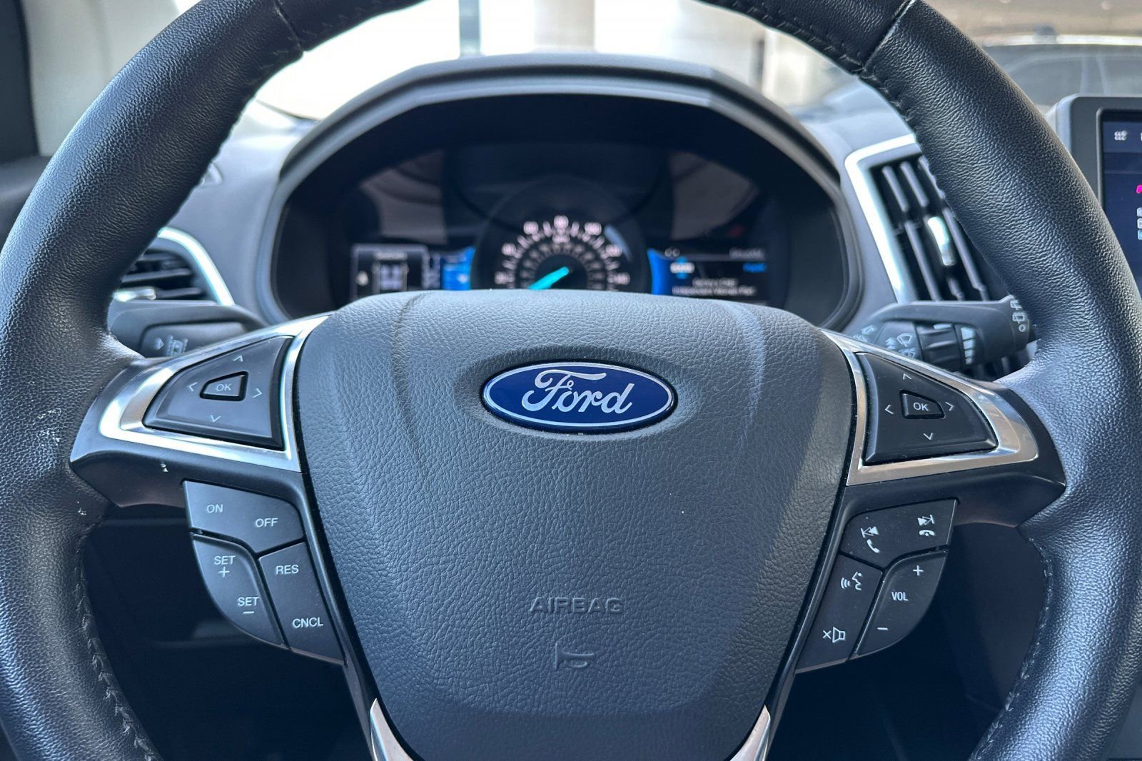 Used 2024 Ford Edge Titanium image 34