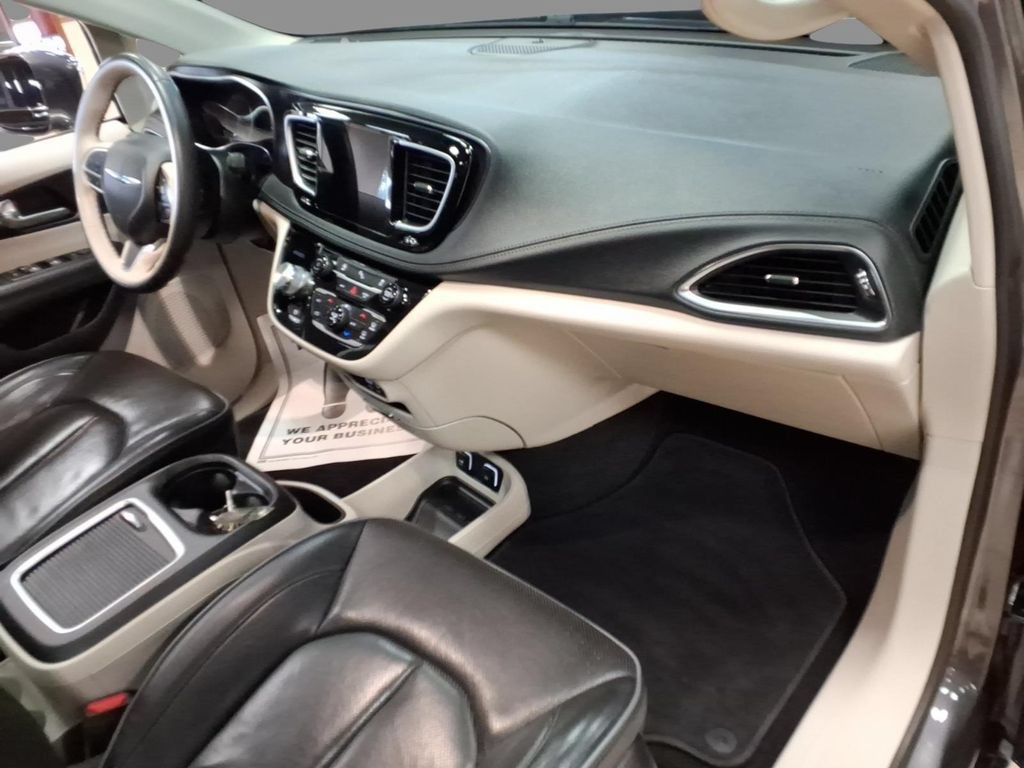 Used 2020 Chrysler Pacifica Limited FWD image 12