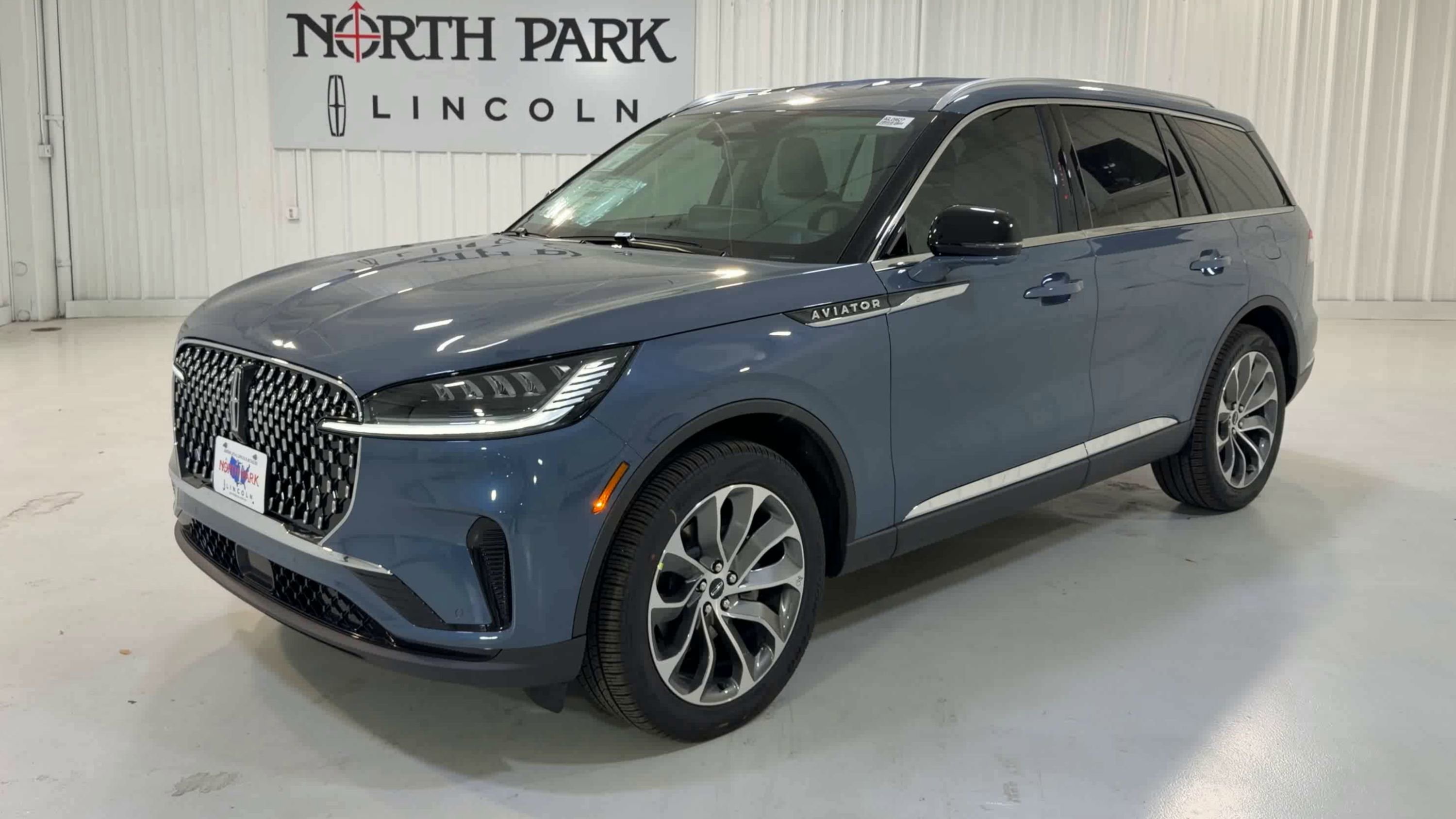 New 2026 Lincoln Aviator AWD image 5