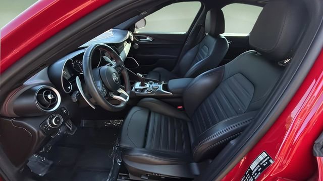 Used 2023 Alfa Romeo Giulia Estrema image 19