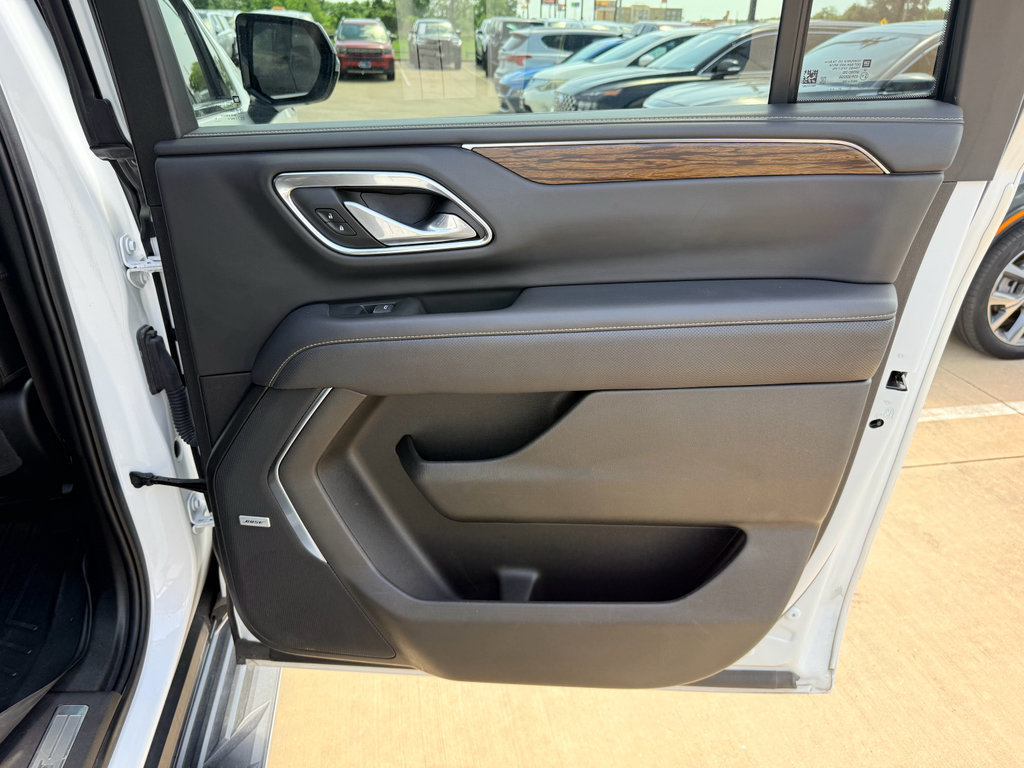 Used 2022 Chevrolet Suburban Premier RWD image 25
