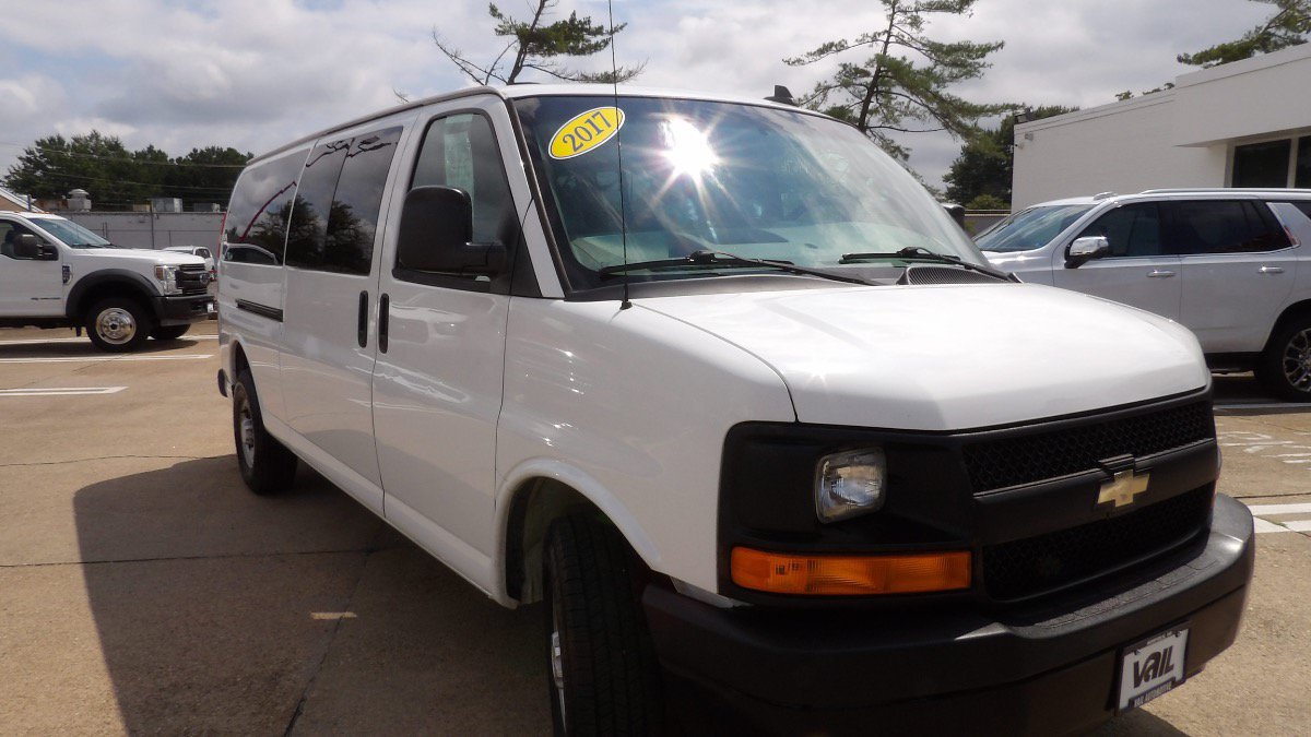 Used 2017 Chevrolet Express 3500 LS RWD image 1