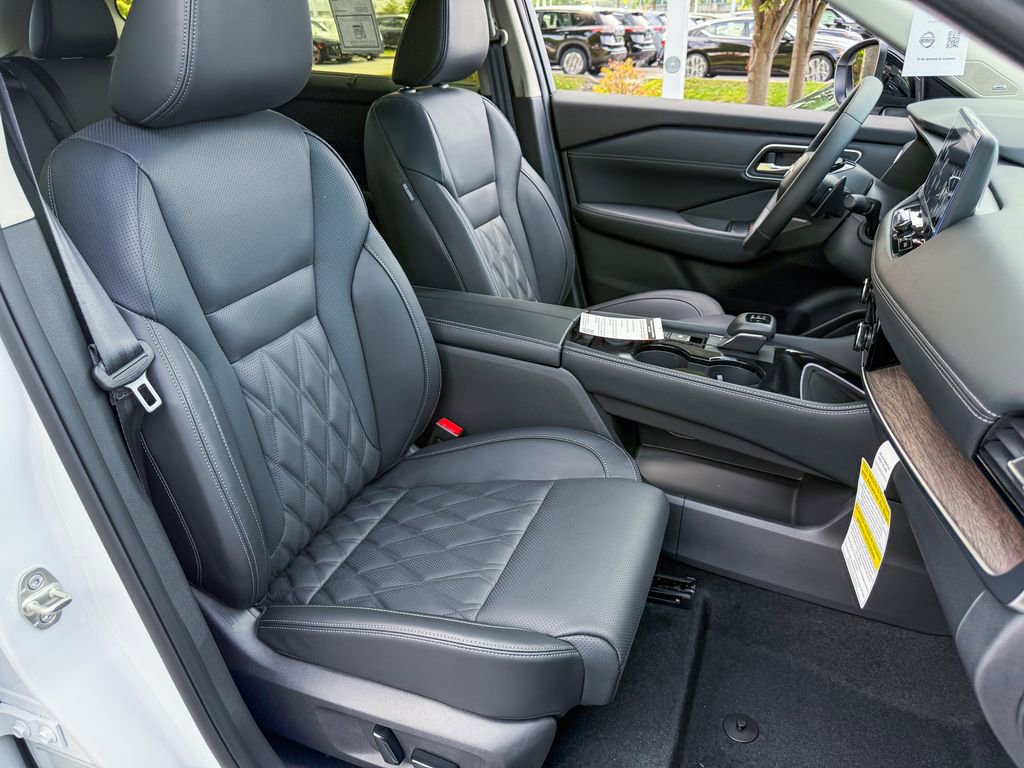 New 2026 Nissan Rogue Platinum image 12