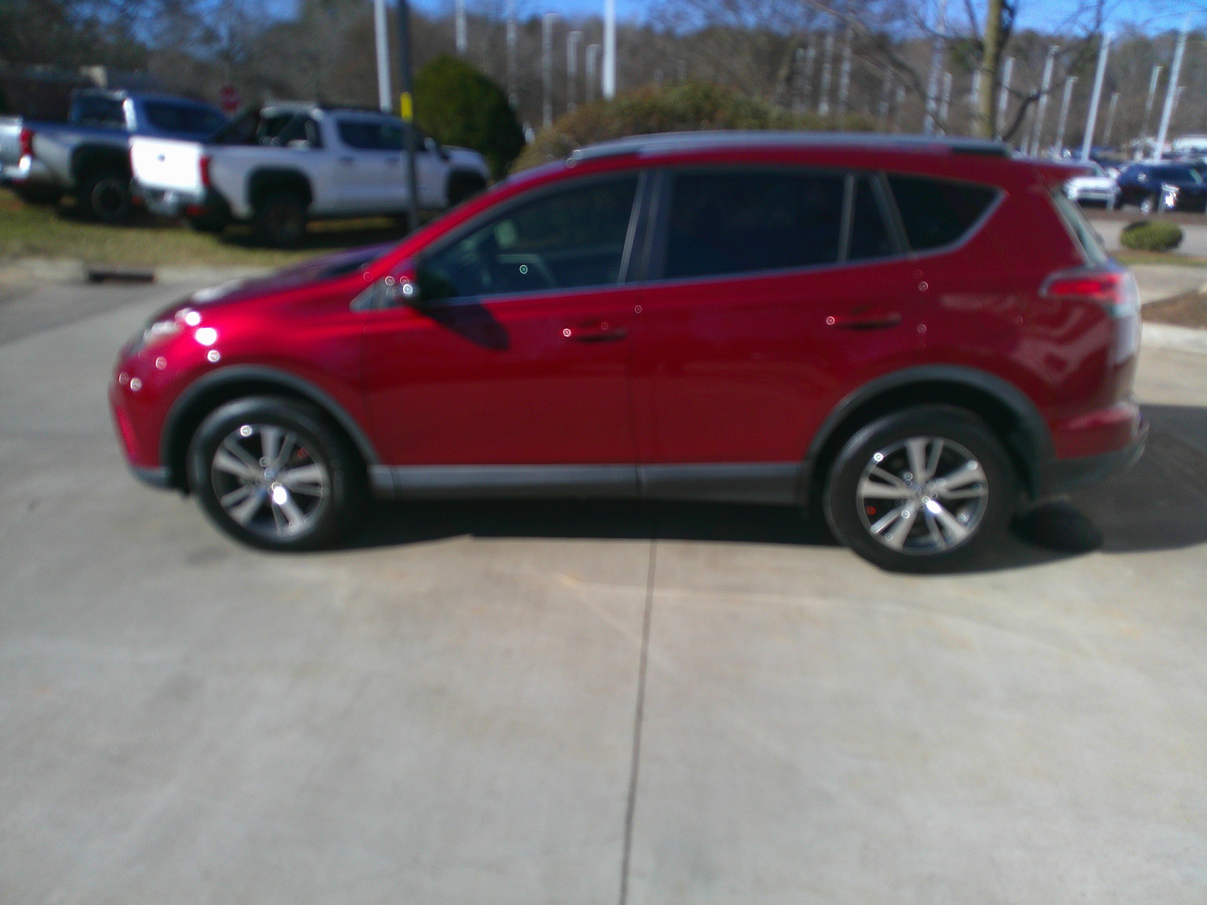 Used 2018 Toyota RAV4 XLE image 8