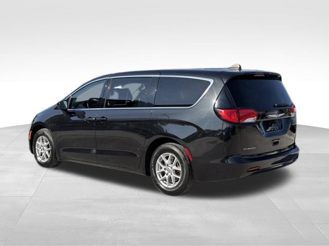 Used 2023 Chrysler Voyager LX FWD video 3