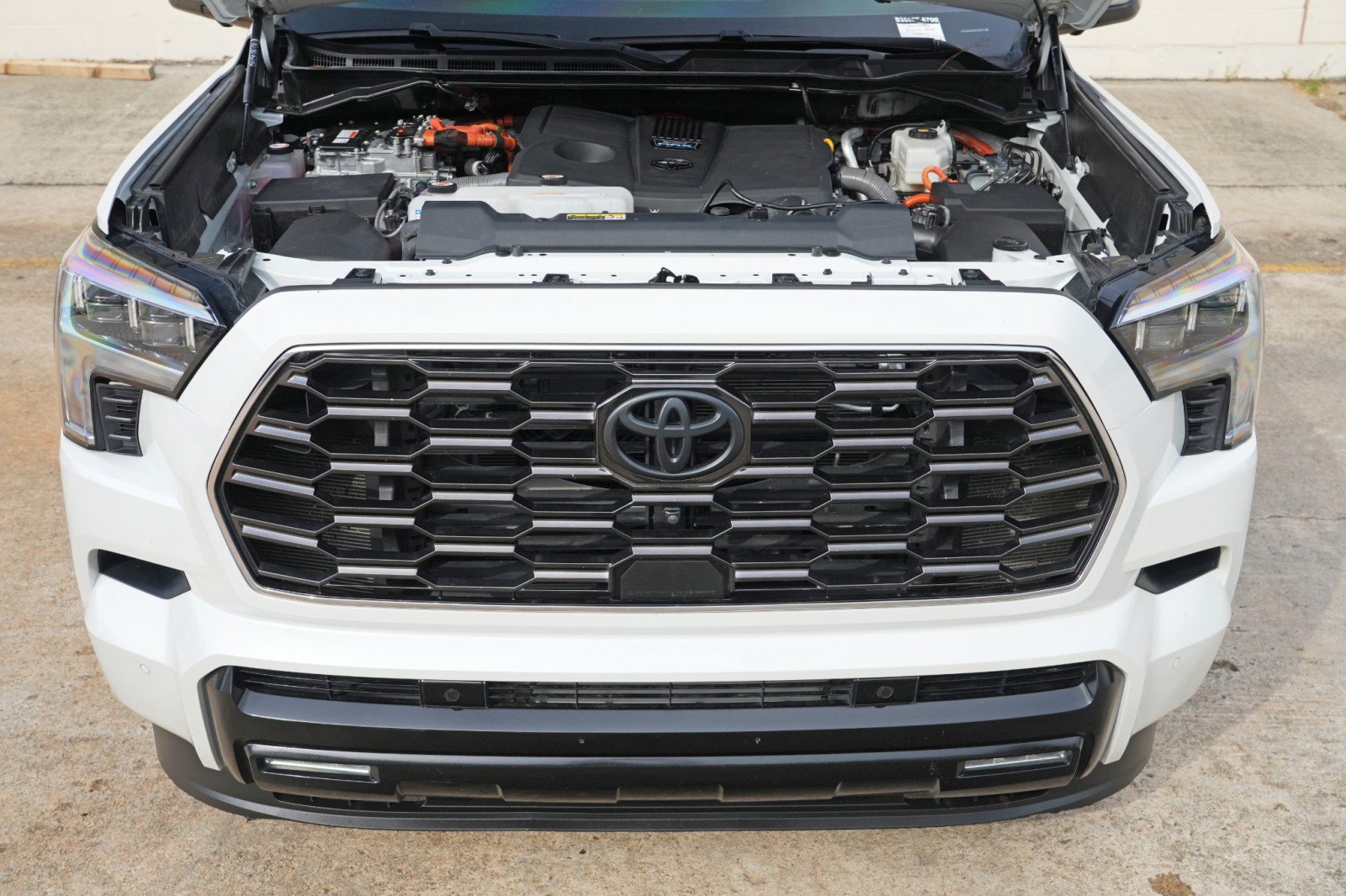 Used 2024 Toyota Sequoia Platinum AWD/4WD image 8