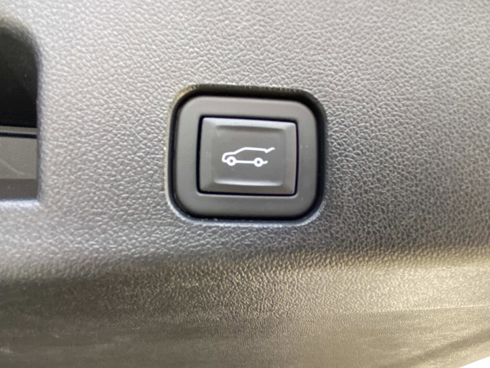 Used 2024 Chevrolet Traverse Z71 w/ Enhanced Driving Package image 8