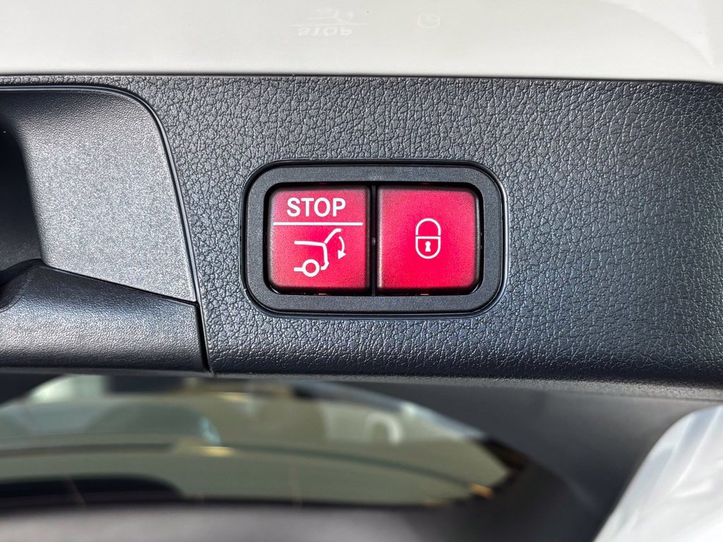 Certified 2026 Mercedes-Benz GLB 250 4MATIC image 32