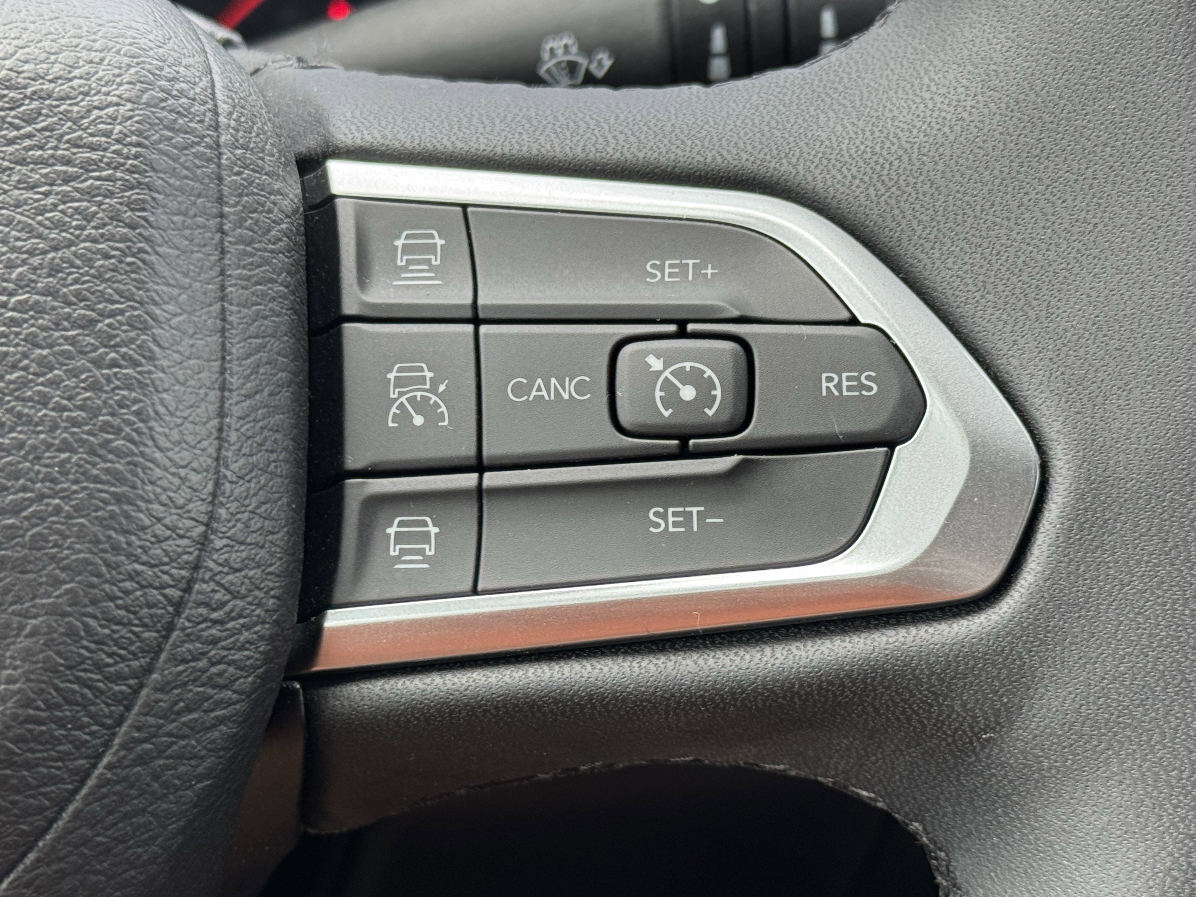 Used 2024 Jeep Compass Limited image 17