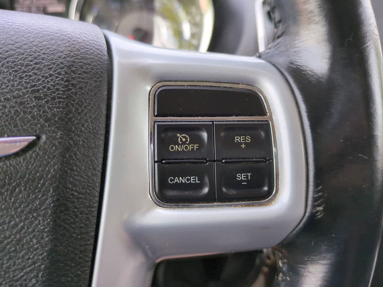 Used 2014 Chrysler Town & Country Touring FWD image 24