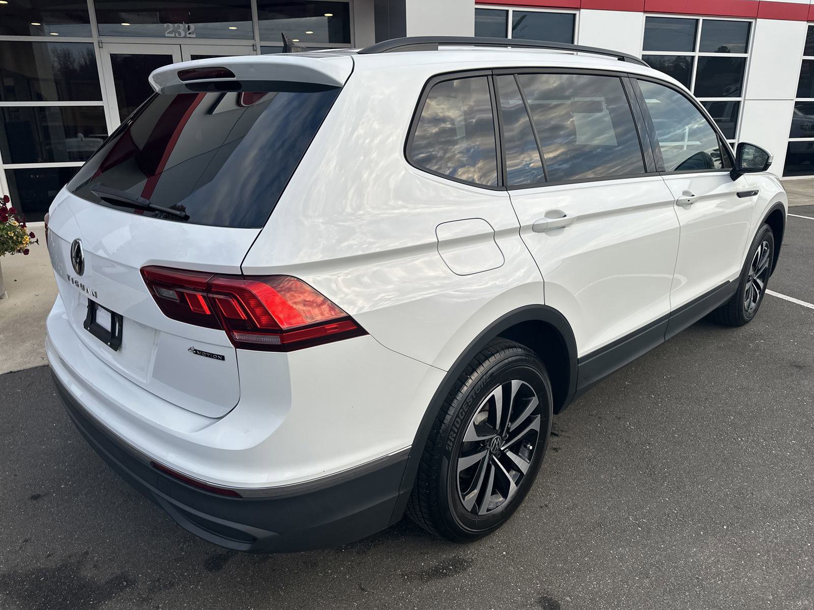 Used 2022 Volkswagen Tiguan S image 8