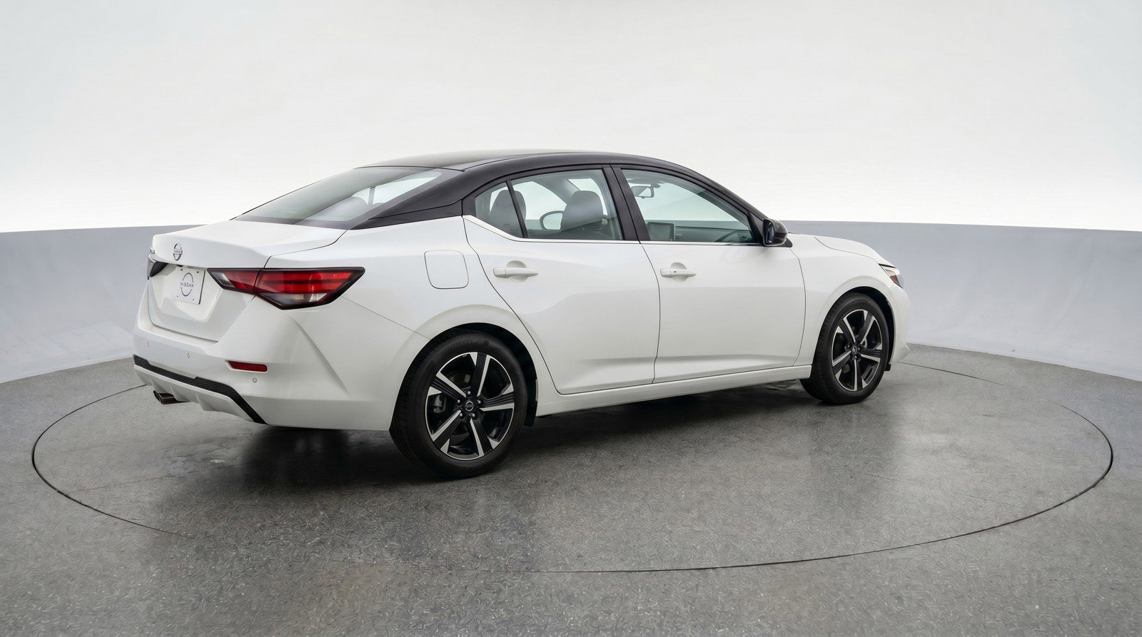 Used 2025 Nissan Sentra SV FWD image 9