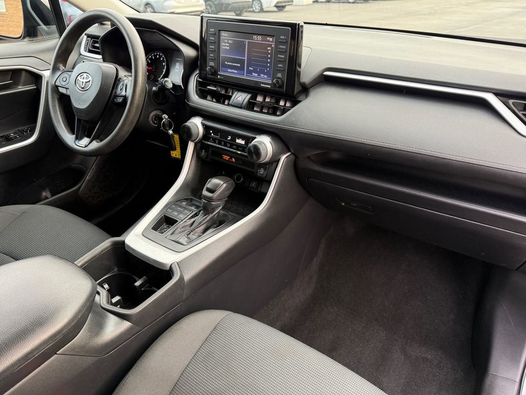 Used 2022 Toyota RAV4 LE image 17