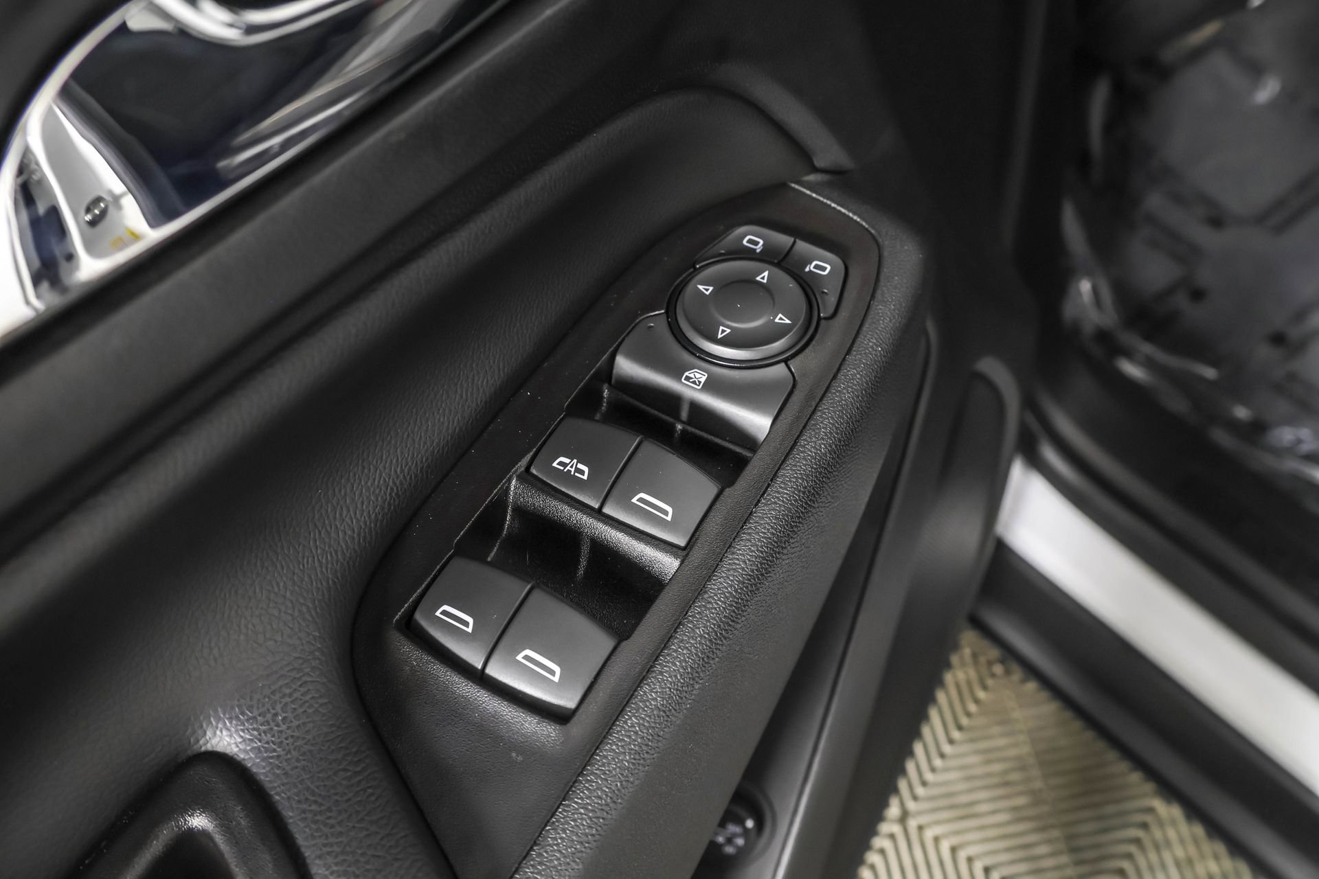 Used 2018 Chevrolet Equinox LT image 36