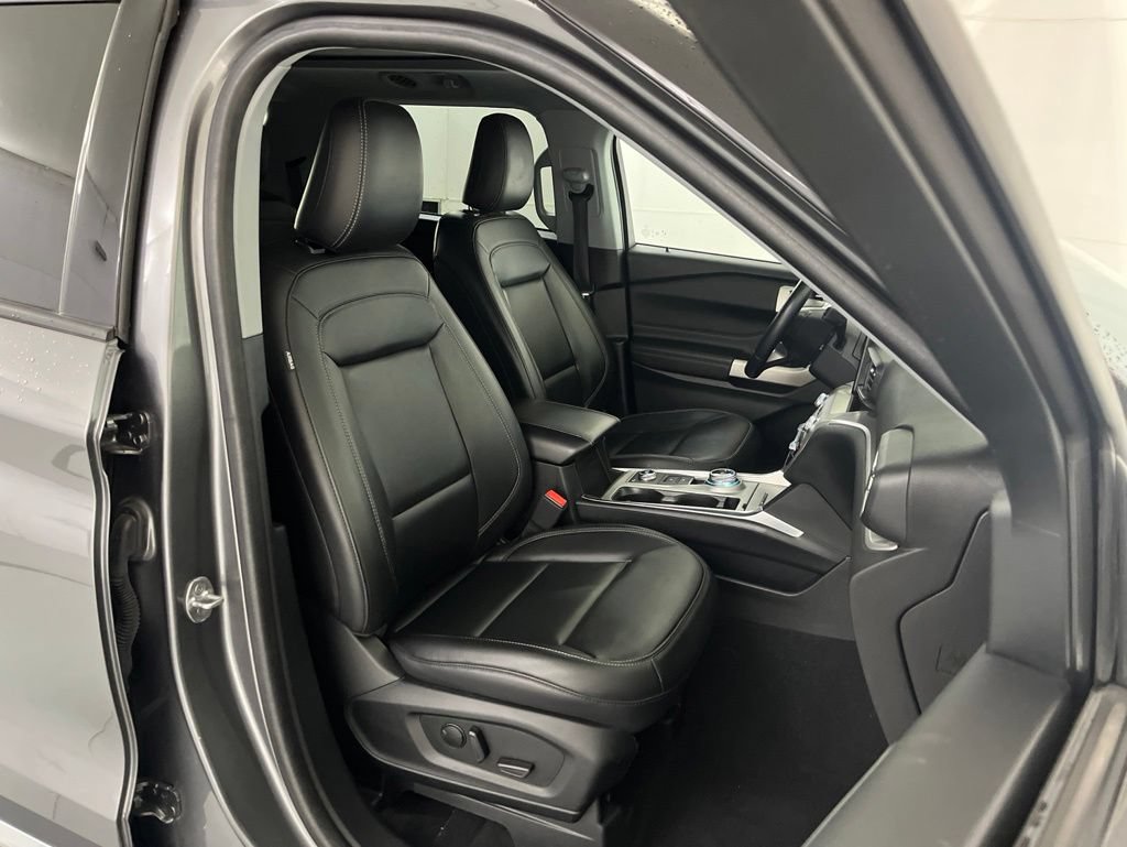 Used 2023 Ford Explorer XLT w/ Equipment Group 202A AWD/4WD image 21