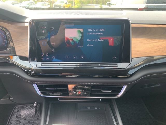 Used 2025 Volkswagen Atlas SE FWD image 30