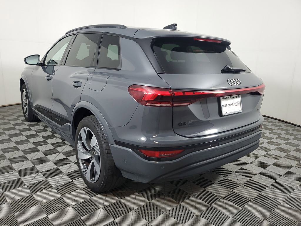 Used 2025 Audi Q6 e-tron Premium Plus w/ Premium Plus AWD/4WD image 4