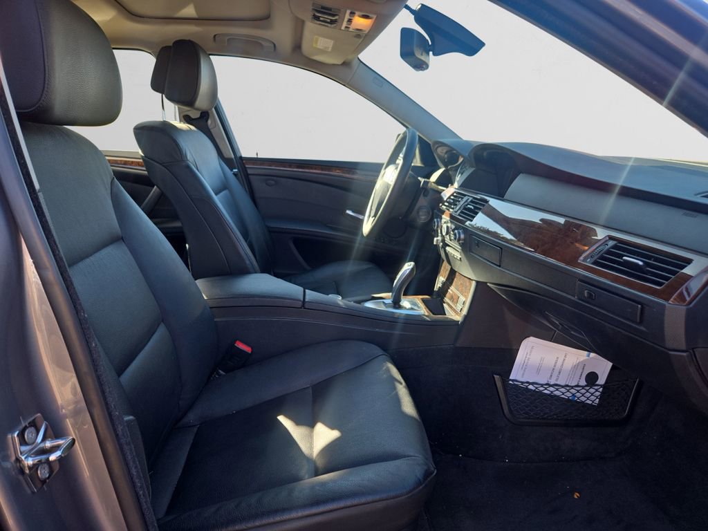 Used 2010 BMW 535i xDrive Sedan image 16