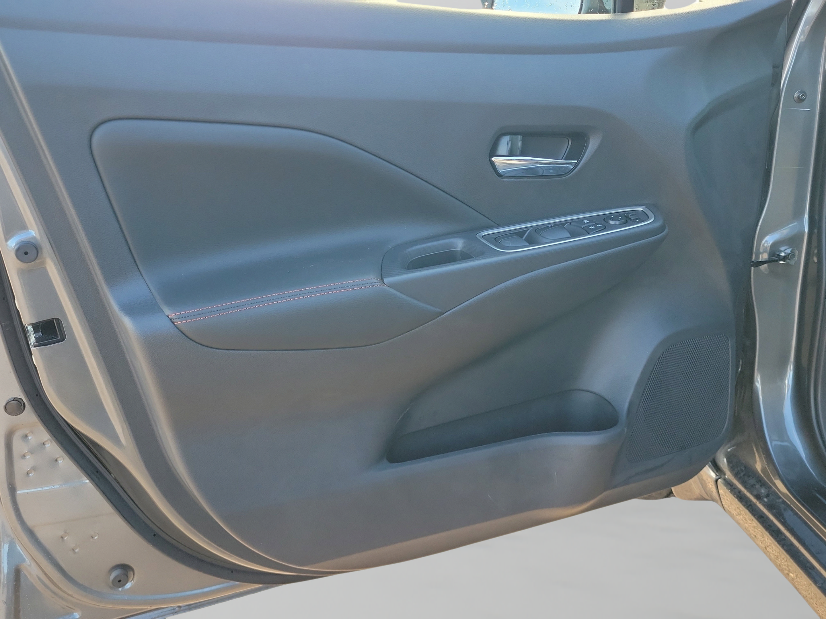 New 2025 Nissan Versa SR w/ Trunk Package FWD image 16