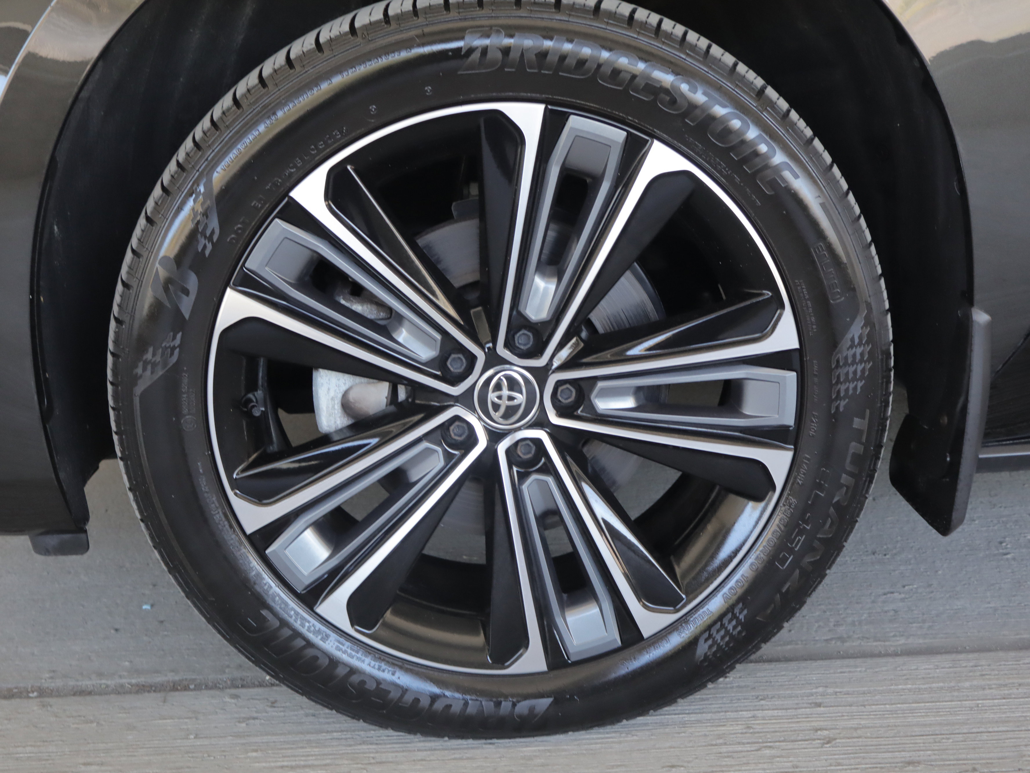 Used 2023 Toyota bZ4X AWD image 27