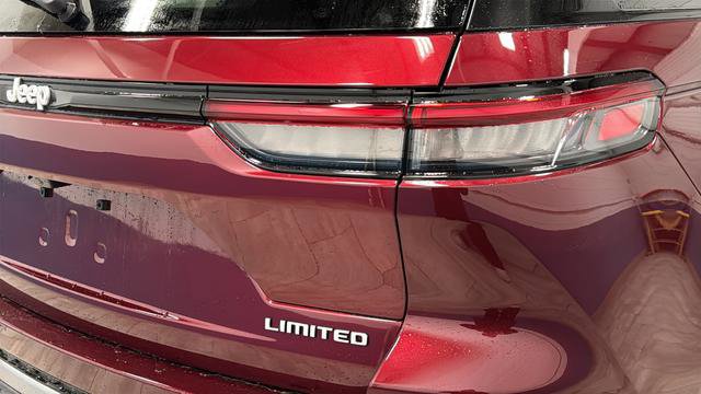 New 2026 Jeep Grand Cherokee Limited w/ Luxury Tech Group II image 33