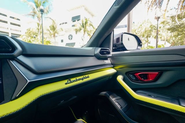Used 2025 Lamborghini Urus SE image 67