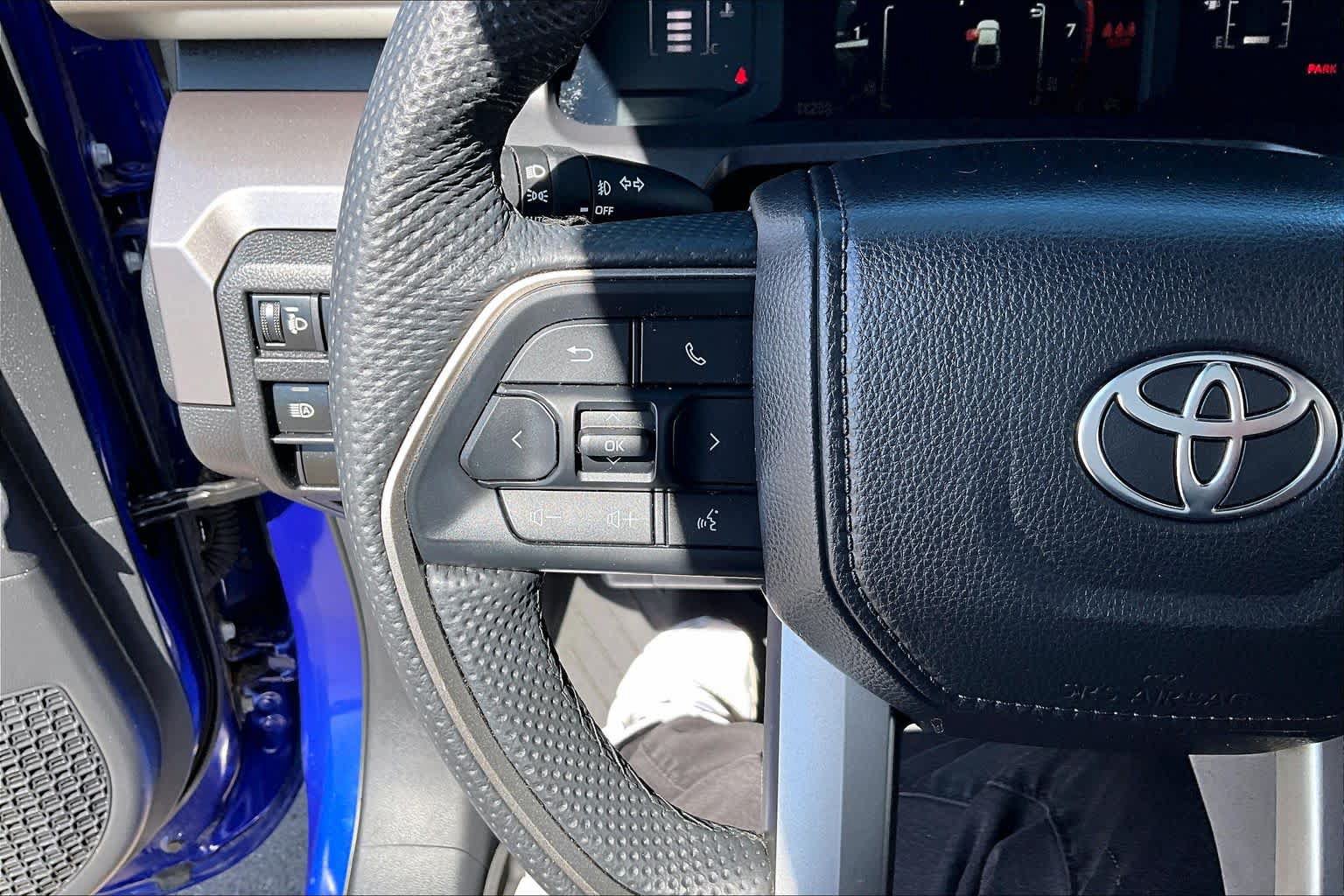 Used 2025 Toyota Tacoma SR5 AWD/4WD image 24