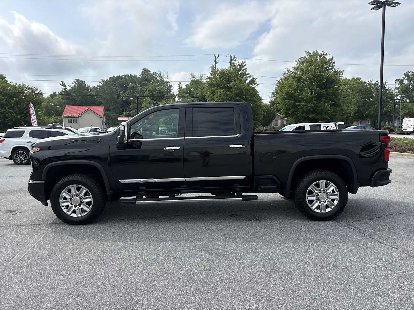 Used 2024 Chevrolet Silverado 2500 High Country w/ LPO, Dark Essentials Package AWD/4WD image 9