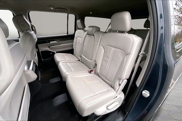 Used 2024 Jeep Wagoneer L Series II w/ Flexible Seating Group image 16