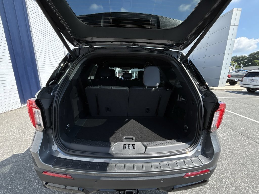 New 2026 Ford Explorer ST-Line RWD image 21