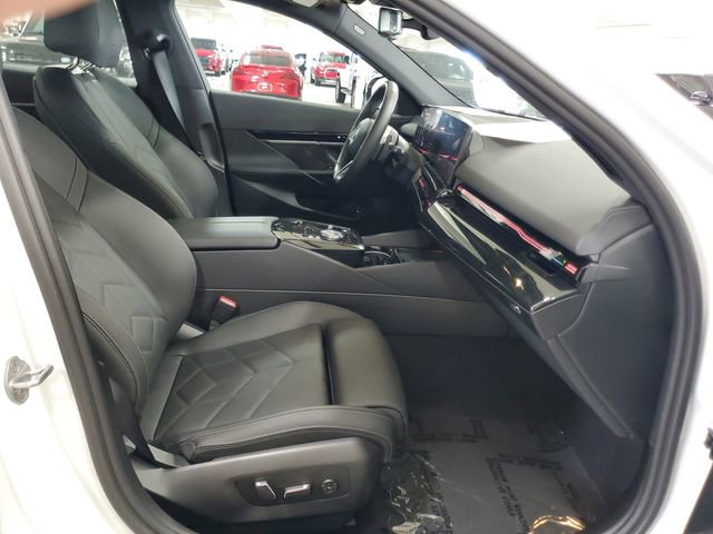Used 2025 BMW 530i w/ M Sport Package image 29