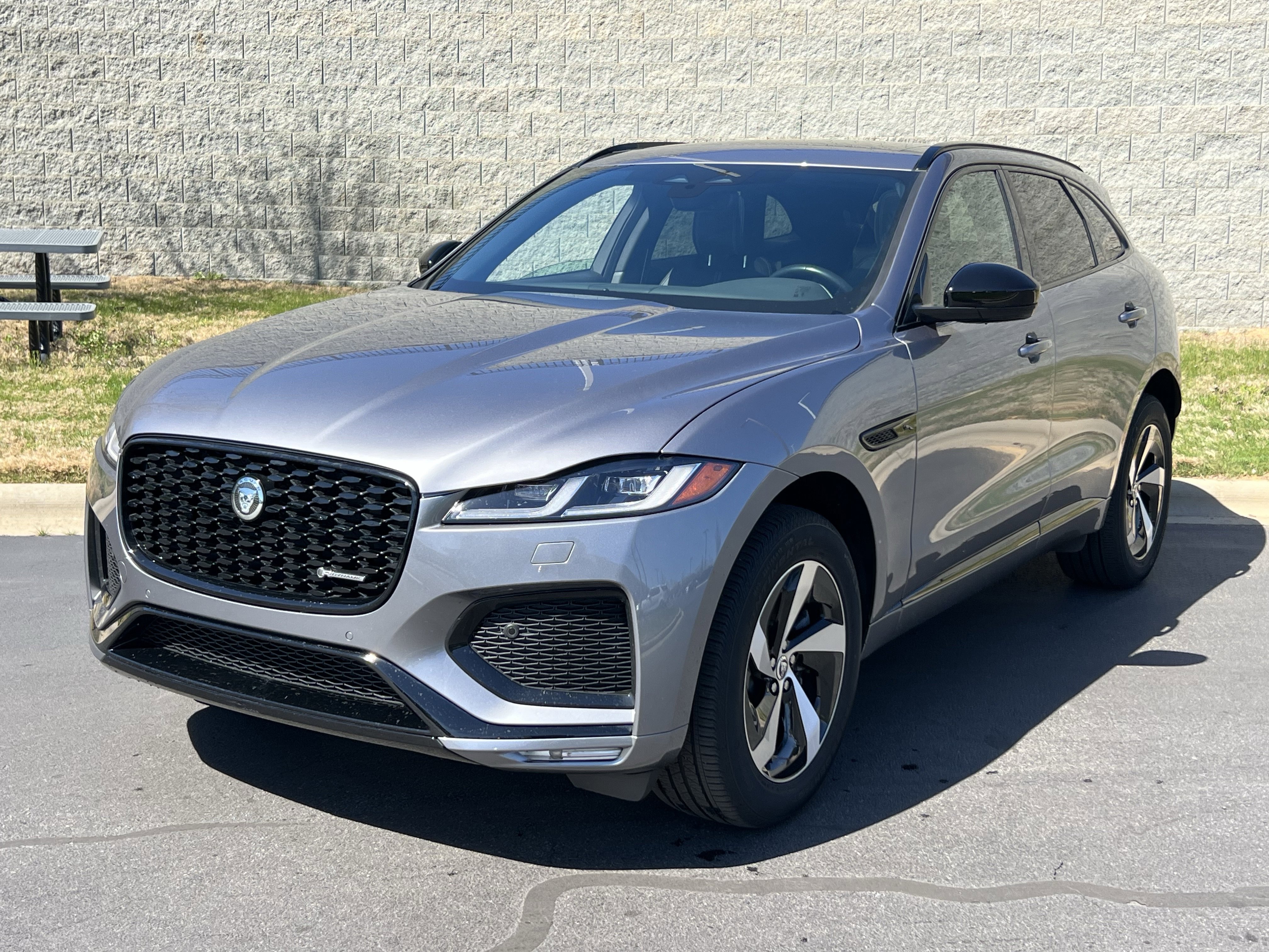 Certified 2025 Jaguar F-PACE R-Dynamic S image 1