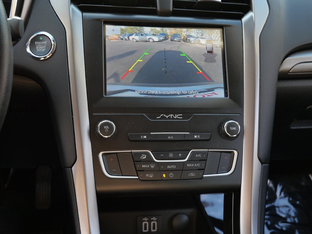 Used 2020 Ford Fusion SE FWD image 23