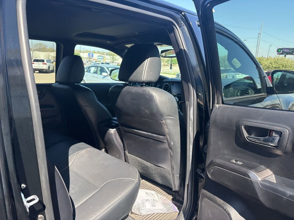 Used 2022 Toyota Tacoma TRD Sport w/ TRD Premium Sport Package image 32